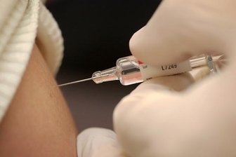 Engpass bei Impfstoffen - Patienten müssen warten - 