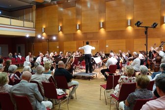 Ensemble spielt Fröhliches - Nach langer Pause hat das Collegium Musicum Werdau innerhalb der Reihe der Rathauskonzerte in der Stadthalle ein Konzert gegeben.