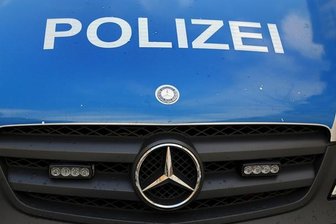 Entblößer belästigt 18-Jährige im Park -
