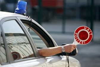 Entblößer belästigt Frauen am Schlossteich: Polizei stellt Exhibitionisten -