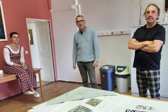 Entdecken, was man in sich noch nicht kennt - Geschäftsführerin Ina Klemm, der Leiter der Waldenburger Jugendkunstschule, Olaf Richter, und der Künstler Thomas Heinicke (von links) haben die Kunstwerkstatt aus der Taufe gehoben.