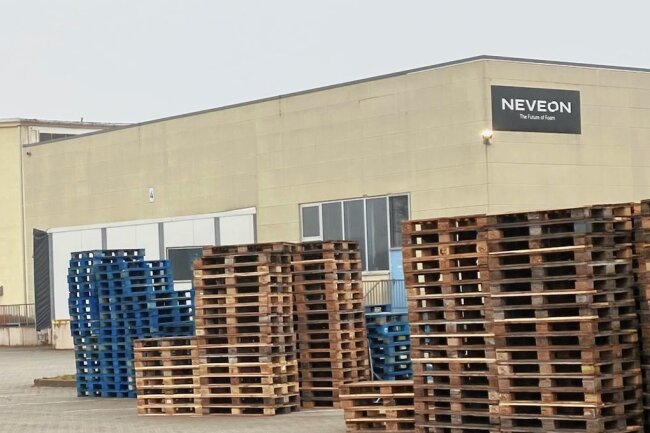 Die Außenstelle von Neveon in Pfaffenhain, hier soll die Produktion mit sofortiger Wirkung eingestellt werden. Foto: Jan Oechsner
