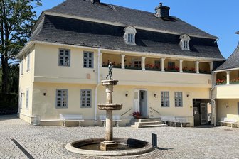 Entscheidende Zeit für Museum im Vogtland beginnt diese Woche - Am Westflügel startet diese Woche die Dachsanierung des Musikinstrumenten-Museums.