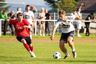Entscheidung im Abstiegskampf: Macht Syrau den Deckel drauf? - Tom Limmer (rechts) wird dem SC Syrau im letzten Saisonspiel wegen der fünften gelben Karte fehlen.