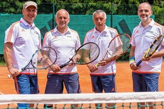 Entscheidung im Titelkampf fällt mit Verspätung - Bezwangen den TSV Zschopau mit 4:2: Thomas Richter, Volker Seifert, Bodo Tost und Michael Rehaag (v. l.) vom TC Marienberg 1969. 