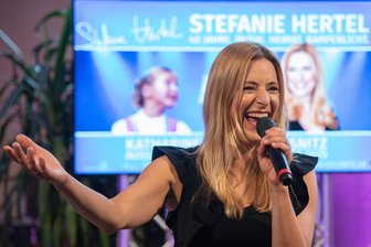 Entscheidung knapp vor dem Konzert: Singt Stefanie Hertel im Ratskellersaal Rodewisch? - So gut gelaunt wird man Stefanie Hertel und ihre Familie hoffentlich am 12. Dezember zur Christmas-Show in Rodewisch erleben.