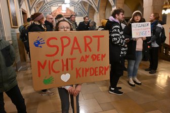 Entscheidung über Chemnitzer Kürzungspaket erst nach der Bundestagswahl? - In Chemnitz soll auch bei Projekten für Kinder und Jugendliche erneut der Rotstift angesetzt werden. Anfang des Monats gab es dagegen Proteste im Rathaus.