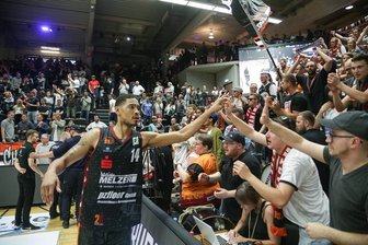 Entscheidung vertagt: Niners verlieren - Tragischer Held in Hamburg: Mit 26 Zählern war Ivan Elliott der beste Werfer in Spiel vier, traf kurz vor Spielende aber die falsche Entscheidung. Foto: Toni Söll