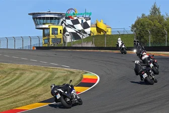 Entscheidung zum Sachsenring-Lärm verzögert sich - Rennstreckentrainings wie dieses sind den Anwohnern deutlich zu laut.