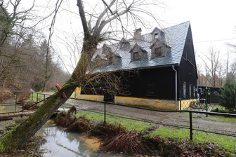 Entscheidung zum Schwarzen Haus in Halsbach: Gut angelegtes Geld - Das sogenannte Schwarze Haus beim Freiberger Ortsteil Halsbach.