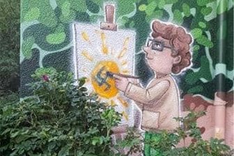 Entsetzen in Plauener Kita: Wandbild wurde zur Zielscheibe rechter Propaganda - Sachbeschädigung, die viele fassungslos macht.