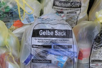 Entsorgung: Mühlentaler Bürger in ein Dilemma gestürzt - Aus und vorbei mit gelben Säcken, die alle 14 Tage abgeholt werden, heißt es ab 1. Januar in Mühlental. Dann gibt es gelbe Tonnen, die nur noch alle vier Wochen geleert werden.