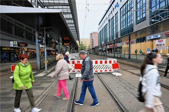Entspannung bei Bahn und Bus in Chemnitz: Bauarbeiten an der Zentralhaltestelle vor Abschluss - Noch fahren keine Busse und Bahnen durch den Bereich der Zentralhaltestelle zwischen Chemnitz-Plaza und dem Kaufhof. Doch das soll sich bald ändern. 