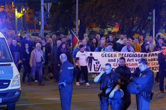 Enttäuschung und radikale Töne bei Pegida-Demo -