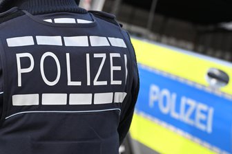 Eppendorf: Fahrer flüchtet nach Unfall - Ein verlassener Skoda sorgt für einen Polizeieinsatz in Eppendorf.