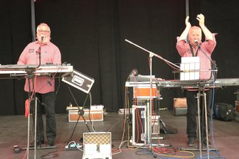 Eppendorf: Pfingsten kommt der „Schallplattenunterhalter“ - Peter Weiß (l.) und Roberto Grießbach (r.) sind die Breitenauer Musikanten Sie sorgen am 8. Juni auf dem Hetzdorfer Viadukt für Stimmung.