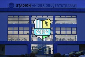 Er deckte Misswirtschaft beim CFC auf: Ex-Mitarbeiter klagt gegen seine Kündigung - Die unruhigen Zeiten beim Chemnitzer FC hören nicht auf. Jetzt klagt ein ehemaliger Mitarbeiter gegen die Spielbetriebsgesellschaft, weil ihm gekündigt wurde, nachdem er Missstände anprangerte.