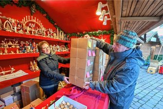 Er eröffnet am Freitag: Letzter Schliff für den Chemnitzer Weihnachtsmarkt - Drechslerei Friedbert Uhlig