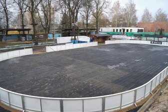 Eröffnung der Eisbahn in Zwickau fällt ins Wasser - 