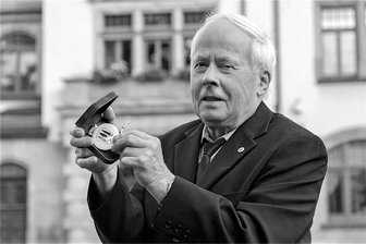 Er galt als der berühmteste Müllmann des Erzgebirges: Hans Loll ist tot - Das Jahr 2015: Hans Loll wurde von der Stadt mit der „Goldenen Mistgabel" ausgezeichnet.
