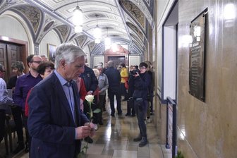 Er gehörte 24 Jahre dem Stadtrat an: Chemnitzer SPD trauert um Christoph Gericke - Christoph Gericke bei der Einweihung einer Gedenktafel im Rathaus vor drei Jahren.