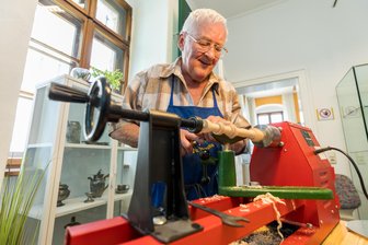 Er hat in Auerbach Holz Leben eingehaucht - 
