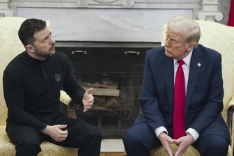 „Er hat Selenskyj fertiggemacht“ - So bringt Trump die USA auf Konfrontationskurs - US-Präsident Donald Trump (r) trifft den ukrainischen Präsidenten Wolodymyr Selenskyj im Oval Office des Weißen Hauses.....Da war das Gespräch zwischen dem ukrainischen Präsidenten Wolodymyr Selenskyj (links) und US-Präsident Donald Trump noch friedlich.