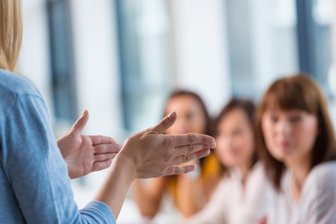 „Er hört mir nie richtig zu“: Workshop für Frauen im Glauchauer Gemeindezentrum - Im Gemeindezentrum Glauchau findet ein Vortrag nur für Frauen statt.