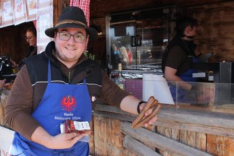 Er ist das Gesicht der Südtiroler Hütte in Plauen: Dieser Italiener wohnt jetzt dauerhaft im Vogtland - Kevin Riedl ist Besuchern Plauener Märkte inzwischen bestens bekannt.