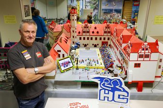 Er ist Westsachsens Lego-König - Maik Schenker, Professor an der Berufsakademie in Glauchau, ist seit seiner Kindheit von Lego-Steinen besessen.