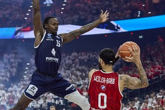 Er kommt vom Ostrivalen aus Weißenfels: Zweiter Neuzugang für die Basketballer der Niners Chemnitz - Ty Brewer, hier im Playoffspiel gegen Bayern München vor wenigen Tagen, wechselt nach Informationen von „Freie Presse“ vom Mitteldeutschen BC nach Chemnitz.