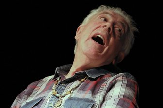 Er verlieh Eric Clapton und den Stones ihre Flügel: Ein Nachruf auf John Mayall - John Mayall im Jahr 2014 bei einem Konzert in Berlin.