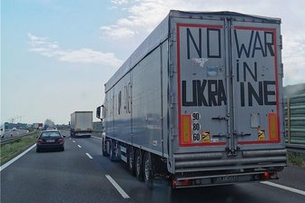 Erbarmungslose Grenze: Ein Zwickauer Hilfstransport auf dem Weg in die Ukraine - Gen Osten: Zwickaus Ex-Ordnungsamtsleiter Karl-Ernst Müller hat erneut einen Hilfstransport in die Zwickauer Partnerstadt Volodymyr im Westen der Ukraine organisiert. Auf dem Weg gab es eindeutige Botschaften.