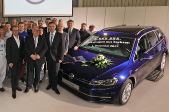 Erdgasfahrzeug ist 5.555.555. in Zwickau gefertigter VW - Das Jubiläumsfahrzeug wurde im Rahmen der Betriebsversammlung am Freitag im Zwickauer VW-Werk vorgestellt.