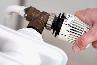 Erdgaskrise: Neues Gesetz erlaubt massive Preiserhöhungen - Verbraucherschützer halten einen weiteren erheblichen Anstieg der Gaspreise für Endverbraucher in Deutschland für möglich, sollte die Bundesregierung die Alarmstufe des "Notfallplans Gas" ausrufen.