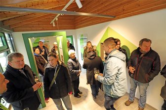Erdgeschichte erlebbar in Hetzdorf: Halsbrücke mit Tourismus-Plänen am Start - Zur Einweihung des neuen Geo-Infopunktes in Hetzdorf kamen am Freitag zahlreiche Gäste.