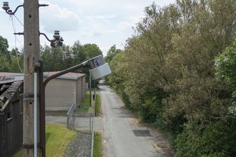 Erdkabel statt Freileitung: Wo in Falkenstein bald neues Licht brennt - Die Straßenbeleuchtung in der Eisenbahnstraße wird ebenfalls erneuert.