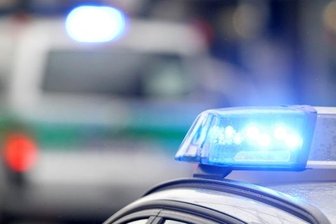 Erdmannsdorf: Transporter prallt gegen Hauswand -