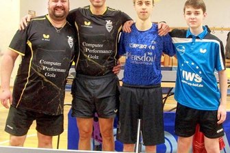 Erfahrung schlägt Jugend - Sie spielten im Finale um den Wanderpokal beim 39. Oster-Tischtennisturnier (von links) Michael Golz, Nico Baumann (beide SC Syrau), Marc Rußner und Benjamin Jirinec (beide TTC 1990 Hof II). 