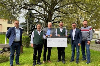 Erfal-Stiftung Falkenstein: Zwölf Vereine profitieren vom Preisgeld - René Goram, Vorsitzender des Heimatvereins Zwota (3. von rechts).