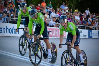 Erfolg in der Pfalz: Venusberger Radsportler glänzen bei Bahnmeisterschaften - Colin Rudolph (r.) hatte als Anfahrer einen großen Anteil daran, dass sein Team bei den Deutschen Bahnradmeisterschaften Gold holte.
