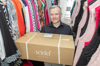 Erfolg mit Herrenmode: Modehaus aus dem Vogtland erweitert Sortiment – was das für alle Kunden heißt - Nach einem erfolgreichen Test erweitert Unternehmer Axel Seidel in seinem Geschäft in Schreiersgrün das Angebot für Männer.