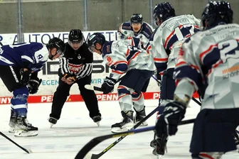 Erfolg schafft Begeisterung: Eishockey-Wölfe aus dem Erzgebirge fahren im Januar mit zwei Fanbussen nach Hessen - Mit einem Kantersieg in Dresden haben die Schönheider Wölfe ihr Doppelspielwochenende beendet.