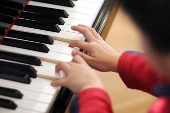 Erfolge für Schüler des Vogtlandkonservatoriums bei „Jugend musiziert“ - Beim Nachwuchsmusikwettbewerb „Jugend musiziert“ auf Regionalebene wurde auch auf dem Klavier vorgespielt.