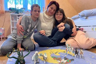 Erfolgreiche Aufholjagd: Start ins Leben mit reichlich 600 Gramm - Anita Hübner heute mit ihren beiden Kindern Niclas und Katharina, die nun zehn Jahre alt sind. 