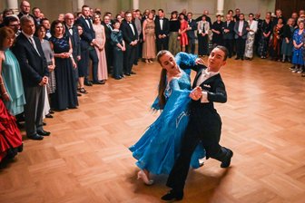 Erfolgreiche Premiere in Hainichen: Die schönsten Bilder der berauschenden Ballnacht im „Goldenen Löwen“ - Die Zwillinge Tim und Melina (15 Jahre) sind Sachsenmeister im Wiener Walzer.