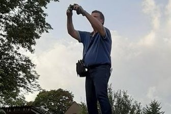 Erfolgreiche Recherche - aber ein Bogen gibt weiter Rätsel auf - Beim Fotografieren musste Wolfgang Lorentz besonderen Einsatz zeigen. 