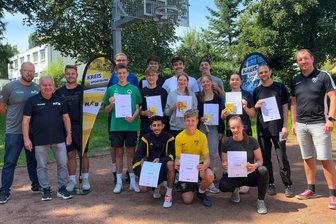 Erfolgreicher Auftakt: Neuer Trainerlehrgang des Kreissportbundes begeistert junge Sportler - Geschafft: Die Teilnehmer des Jugendtrainerlehrgangs mit ihren Zertifikaten.