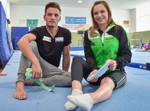 Erfolgsduo in der Warteschleife - Sophie Scheder und Andreas Bretschneider müssen nach notwendigen Operationen derzeit mit der Zuschauerrolle leben. Langfristig ordnen die beiden Chemnitzer Turn-Asse alles dem Olympiastart 2020 in Tokio unter.