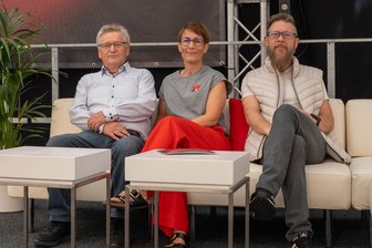 Erfolgsgeschichte aus dem Erzgebirge: Warum eine Familie in Annaberg immer wieder alles dicht macht - Haben als Familie ein eigenes Kapitel deutscher Wirtschaftsgeschichte geschrieben und schreiben noch daran: Wolfgang Notter, Simone Wilson und Andreas Notter (von links) von der Industrie- und Dichtungstechnik IDT in Annaberg.